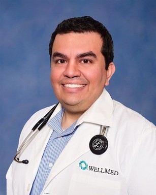 PHOTO Headshot Dr. Jon Gonzalez - WellMed at Pleas
